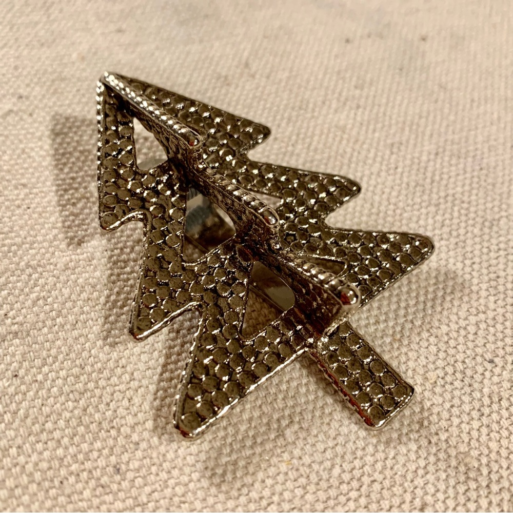 John Hardy exclusively for Neiman Marcus Christmas Tree apparel clip